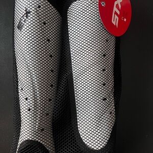 NWT STX field hockey soccer shin guards small/medium adult